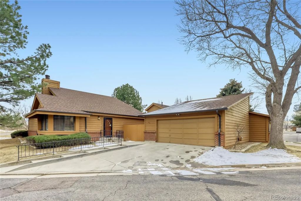 204 S Eagle Circle, Aurora