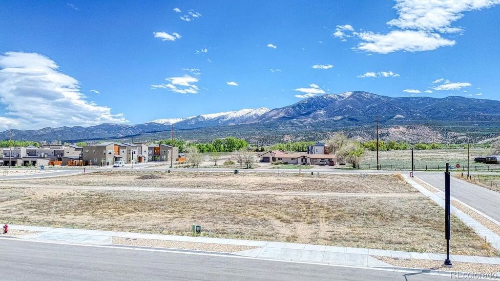 7665 County Road 140, Salida