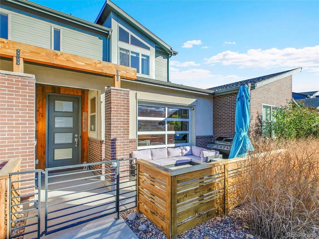 19562 E Sunset Circle, Aurora