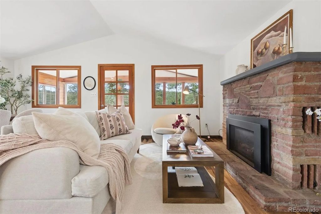 293 Bendemeer Drive, Evergreen