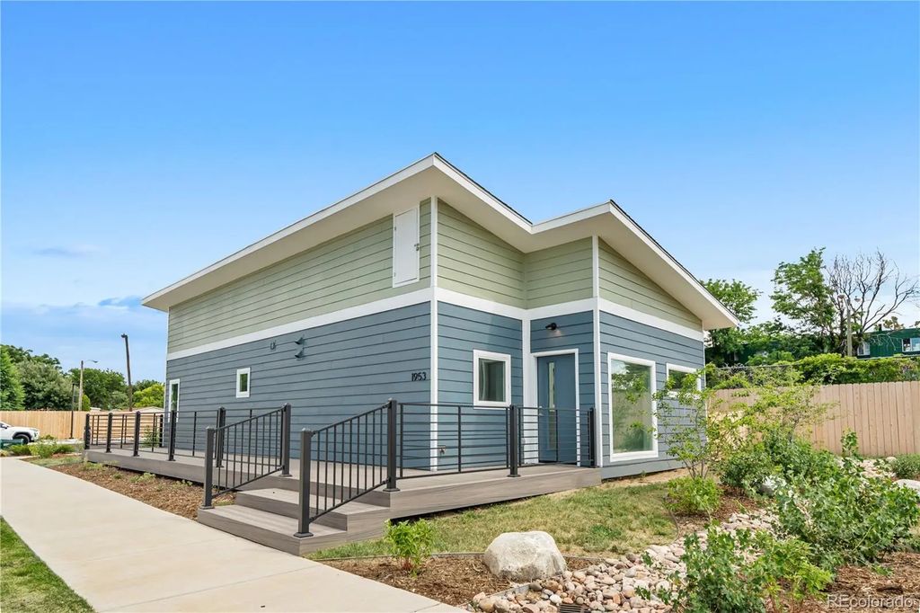 1953 Blackhawk Street, Aurora