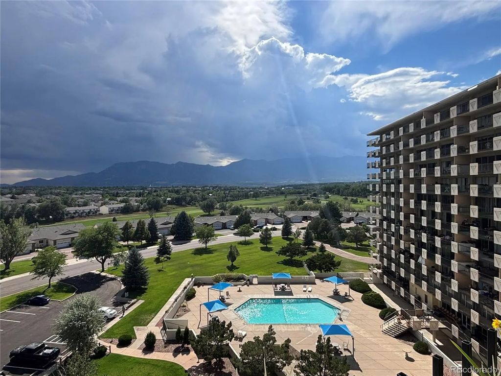 411 Lakewood Circle B-813, Colorado Springs