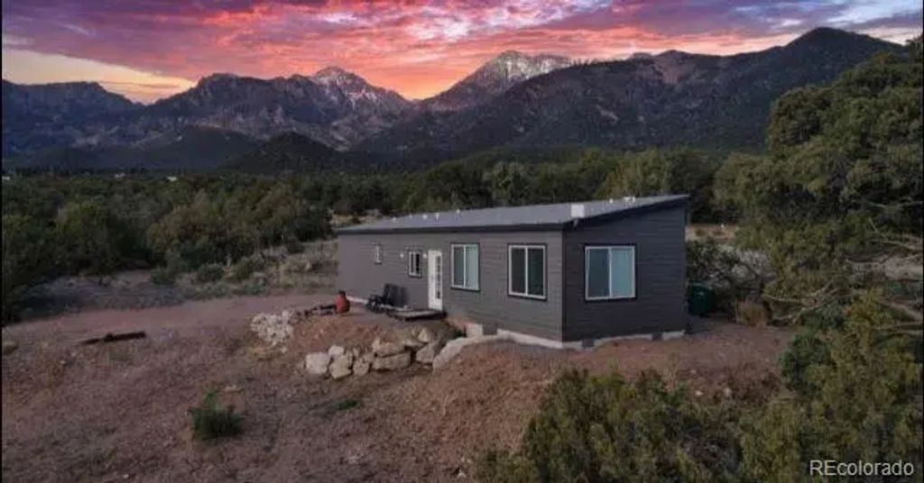 1923 Lone Pine Way, Crestone