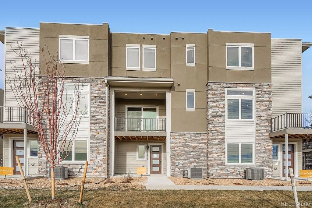 15538 W Washburn Avenue 18, Lakewood