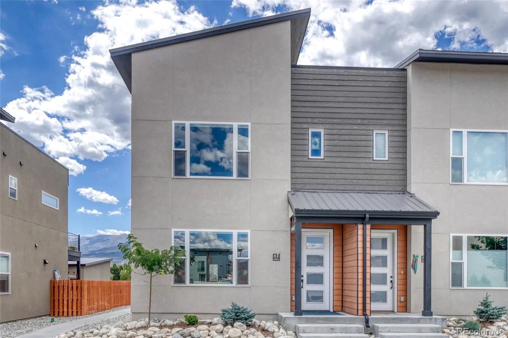 3111 Emma Lane B, Salida