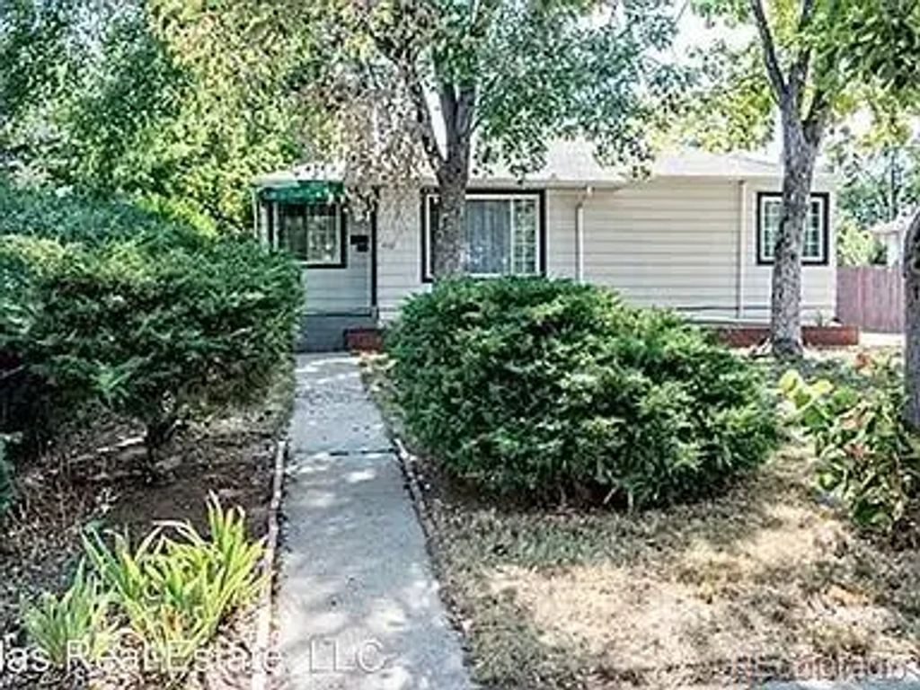 832 Elmira Street, Aurora