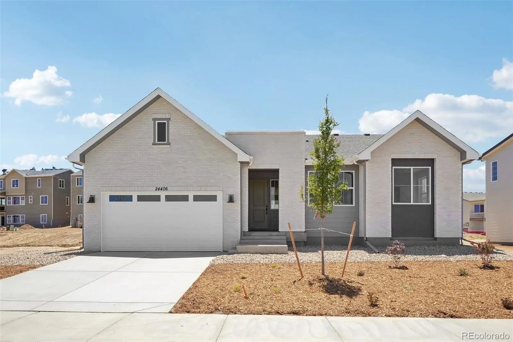 24406 E 35th Drive, Aurora
