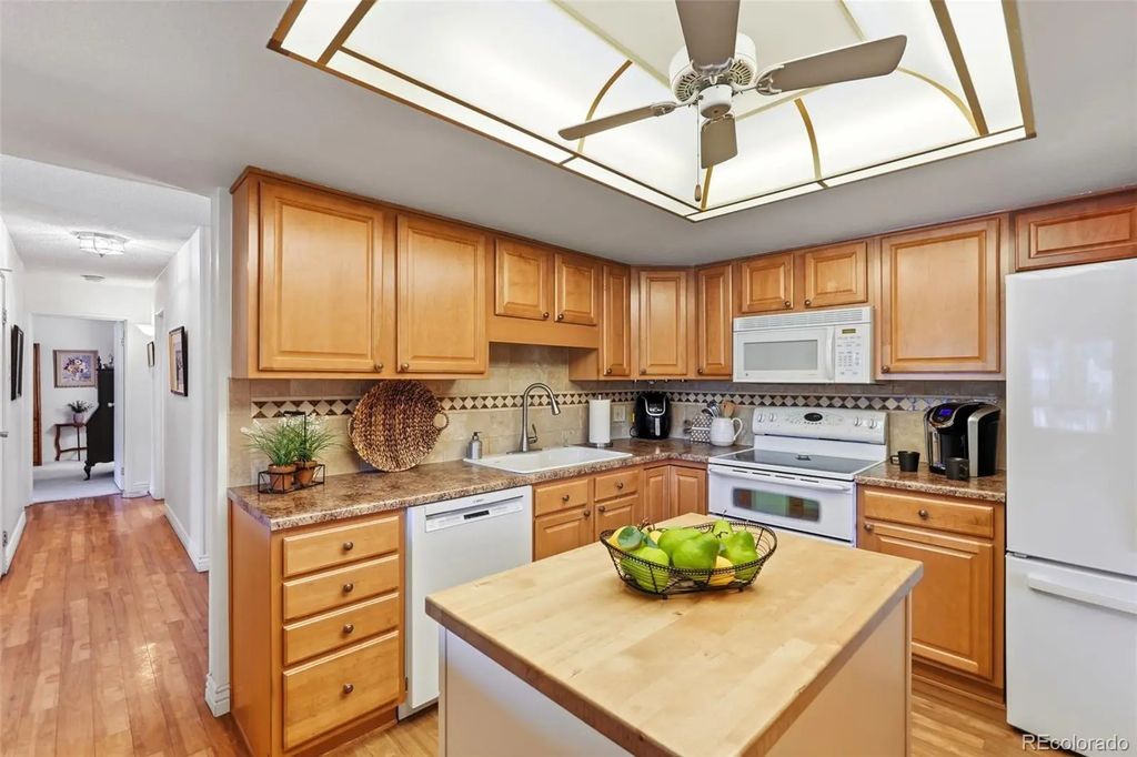 14102 E Linvale Place 101, Aurora