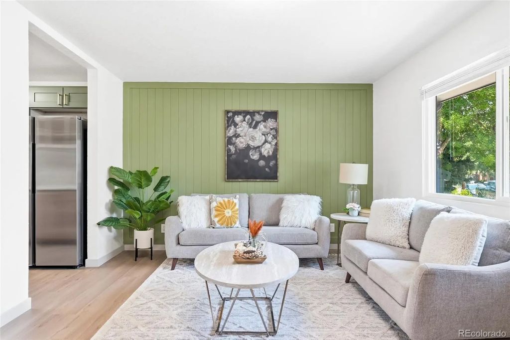 383 S Robb Way, Lakewood
