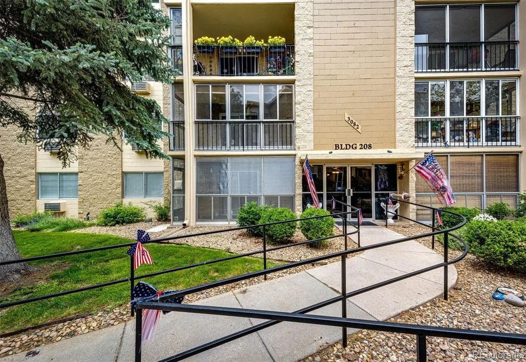 3082 S Wheeling Way 105, Aurora