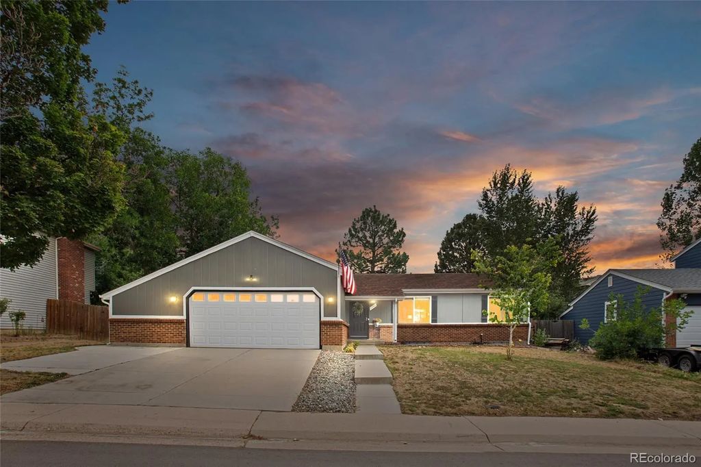 4582 S Fraser Way, Aurora