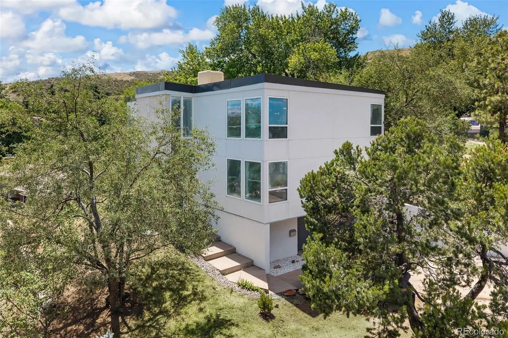 960 S Foothill Drive, Lakewood