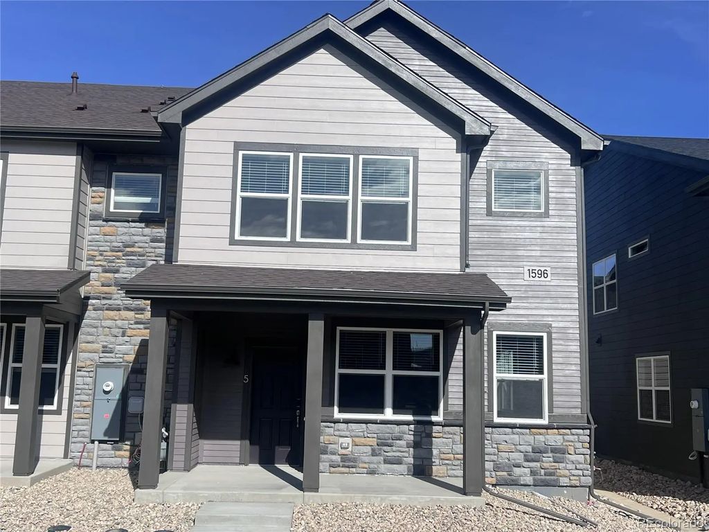 1596 Riverplace Drive 5, Windsor