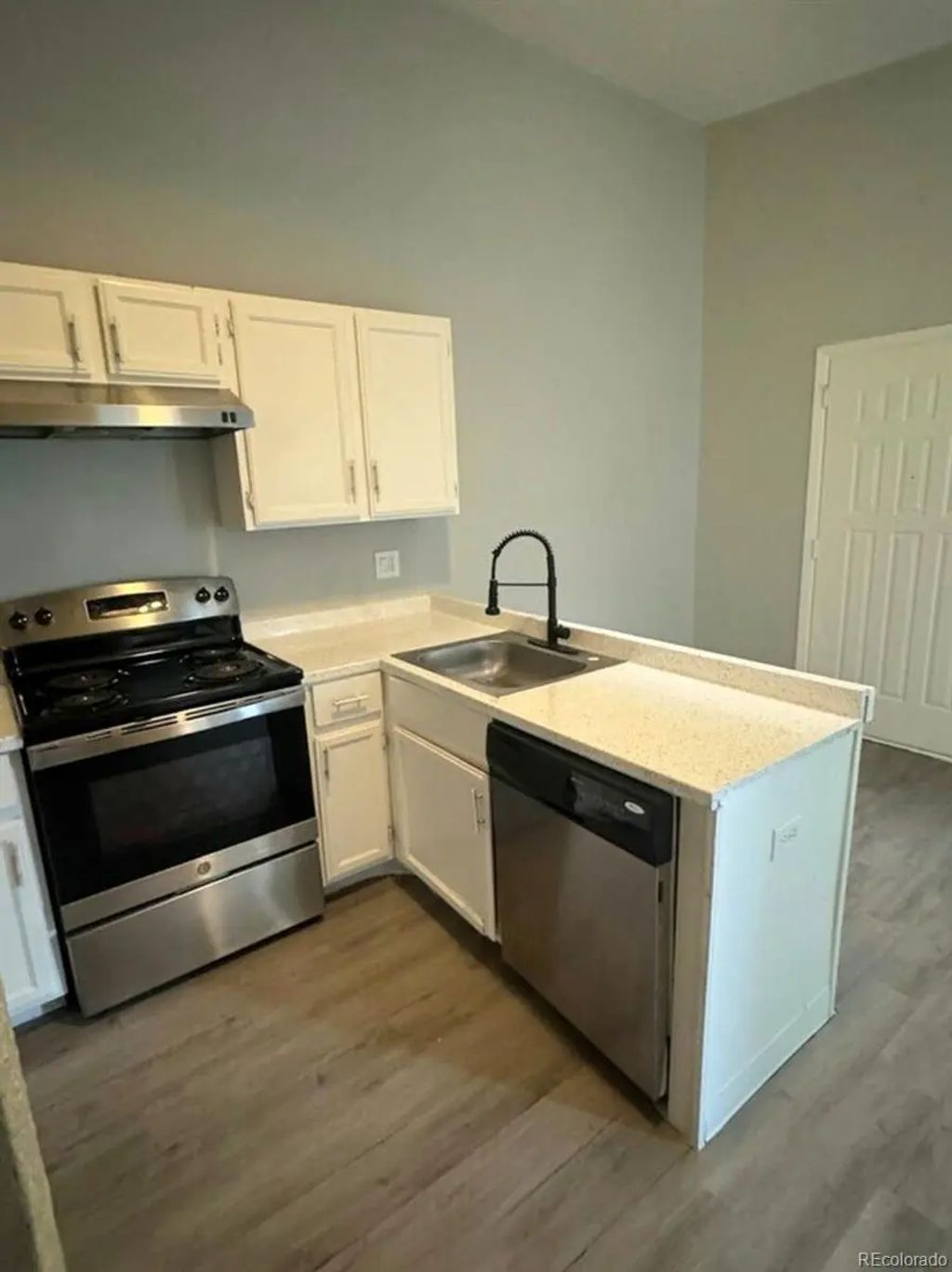 912 S Dearborn Way 20, Aurora