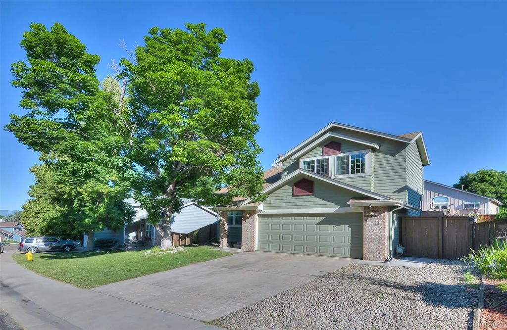1025 Brittany Way, Littleton