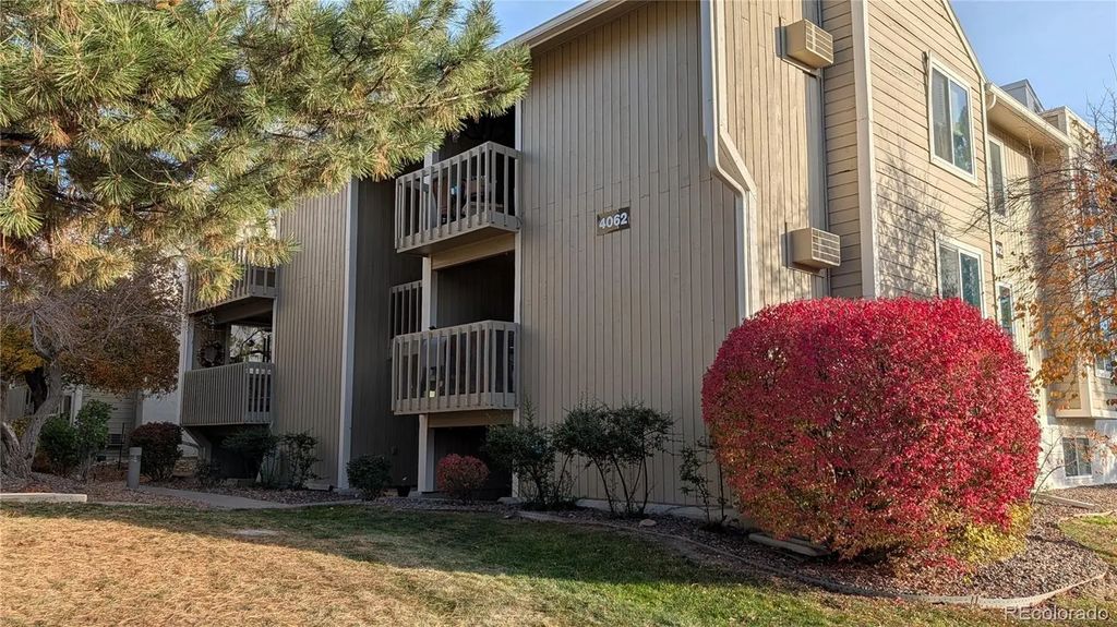 4062 S Atchison Way 101, Aurora