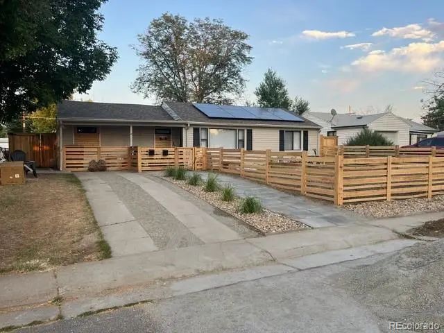 822 Geneva Street, Aurora
