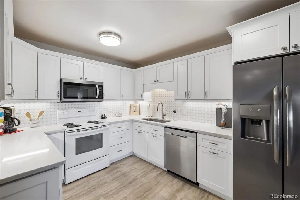655 S Alton Way 7d, Denver