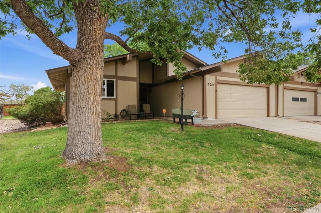 12054 E Maple Avenue, Aurora