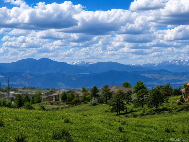 1 Forest Rim, Aurora