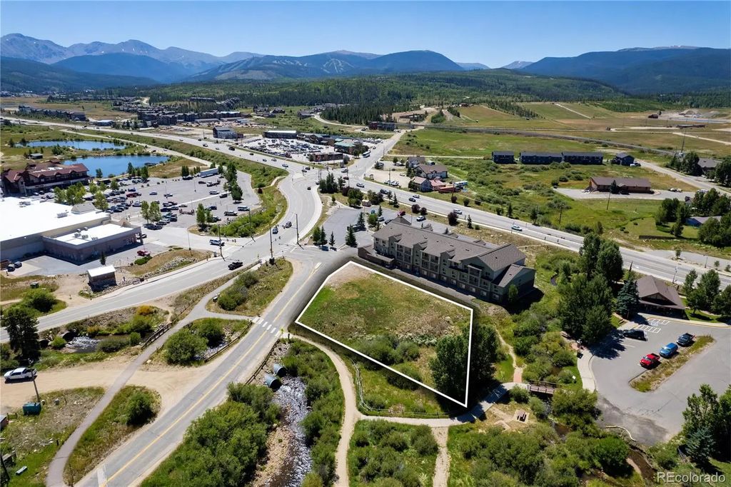 201 S Wapiti Drive, Fraser