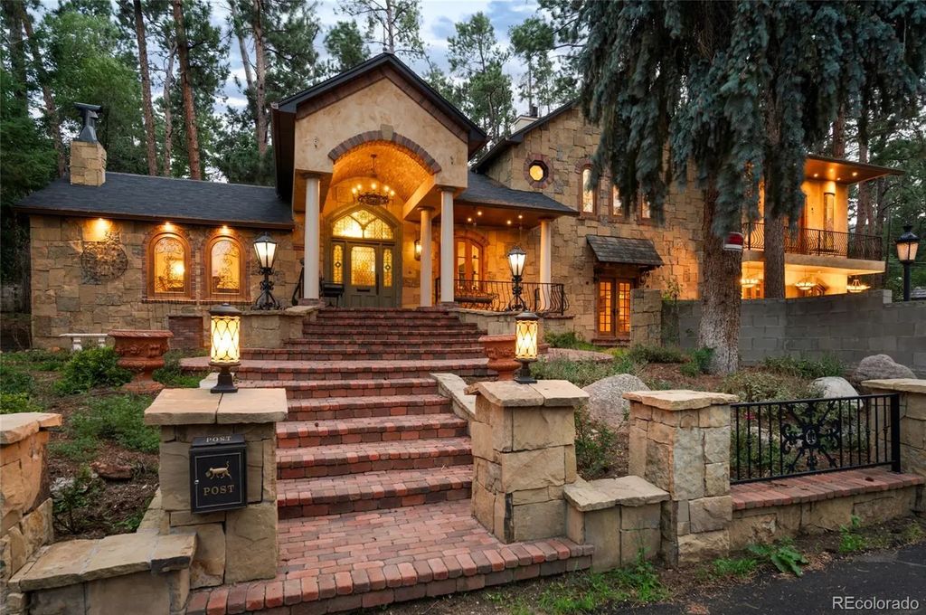 1815 Pine Grove Avenue, Colorado Springs