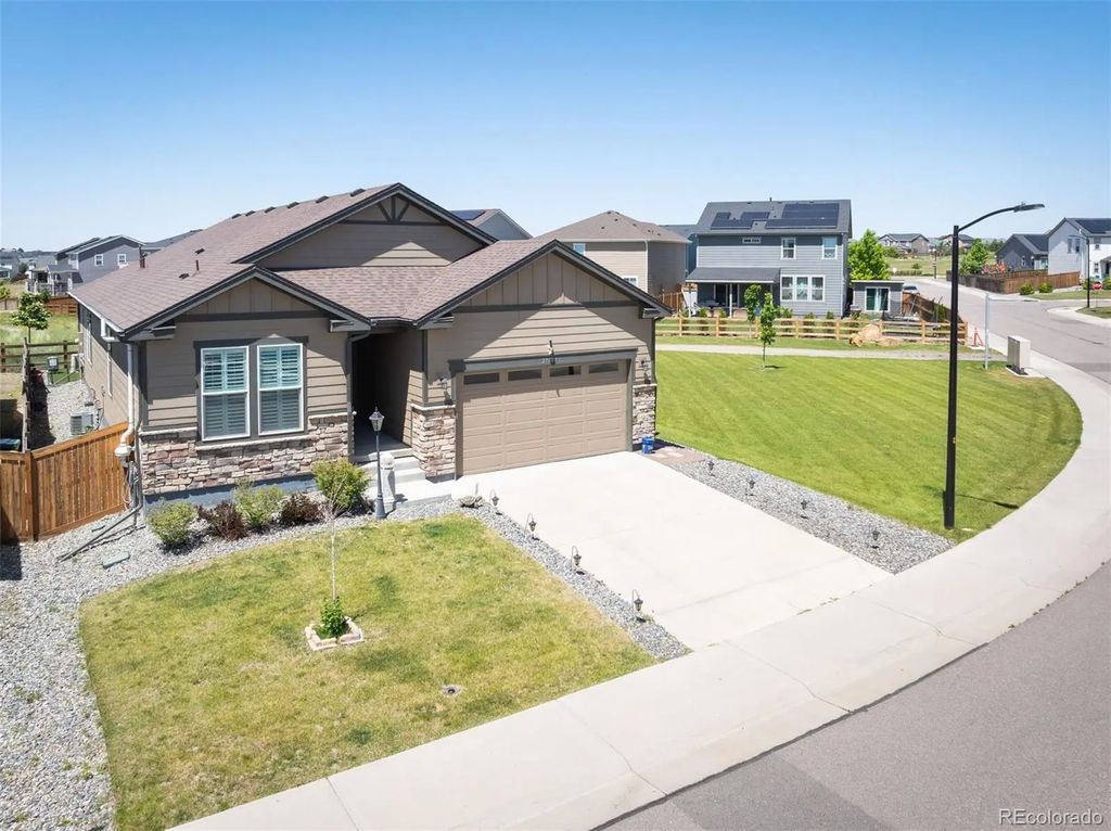 27571 E 7th Drive, Aurora