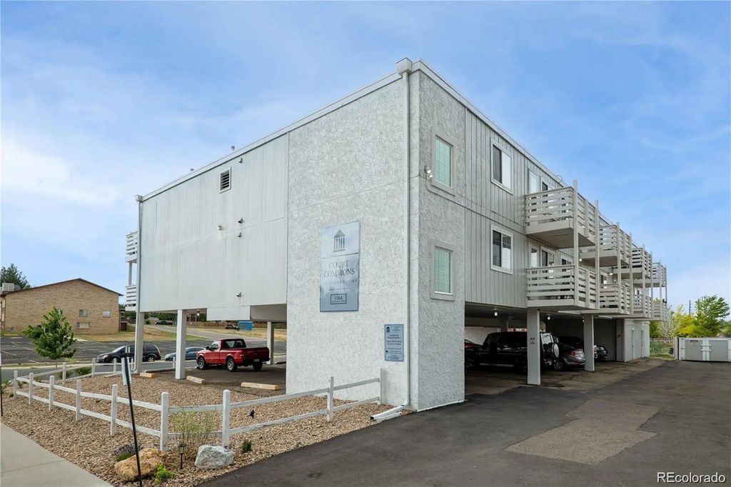 1064 Chambers Court 201, Aurora