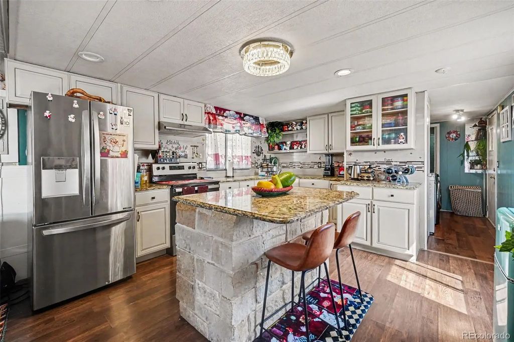 6825 W Mississippi Avenue, Lakewood