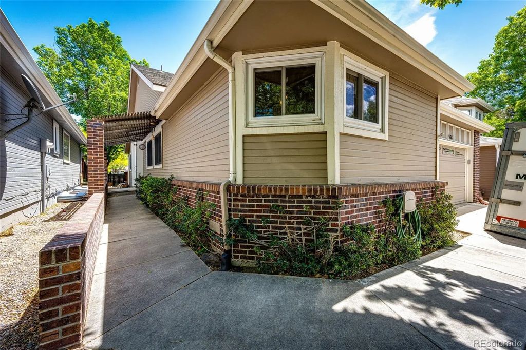 2566 S Independence Court, Lakewood