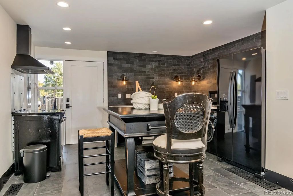 8701 E 11th Avenue, Denver