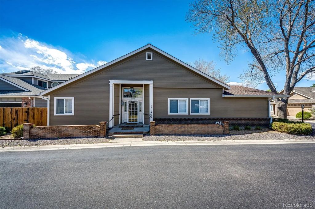 2550 S Iris Street, Lakewood