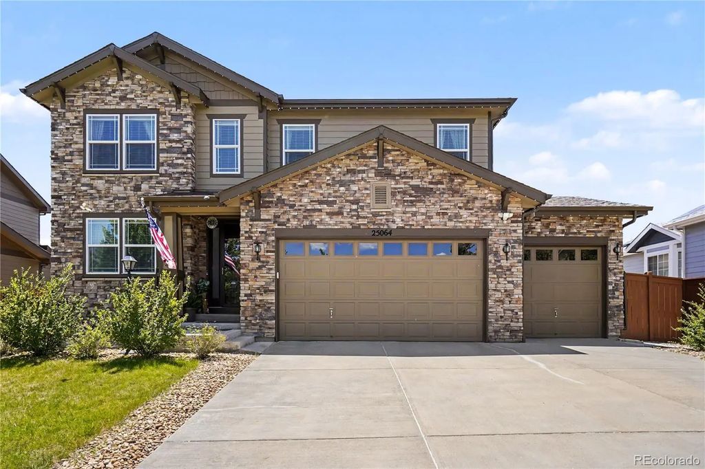 25064 E Archer Place, Aurora