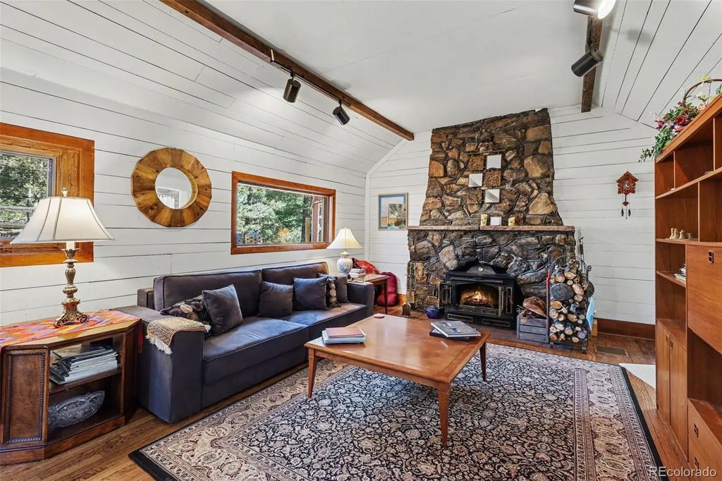 255 Raccoon Circle, Evergreen