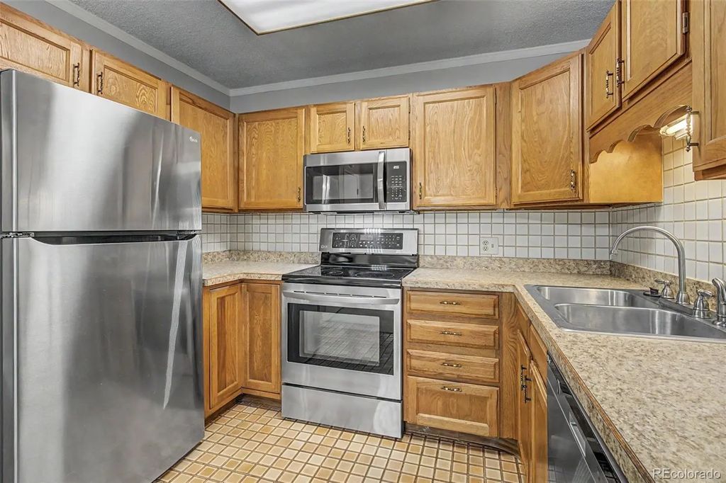 13500 E Cornell Avenue 205, Aurora