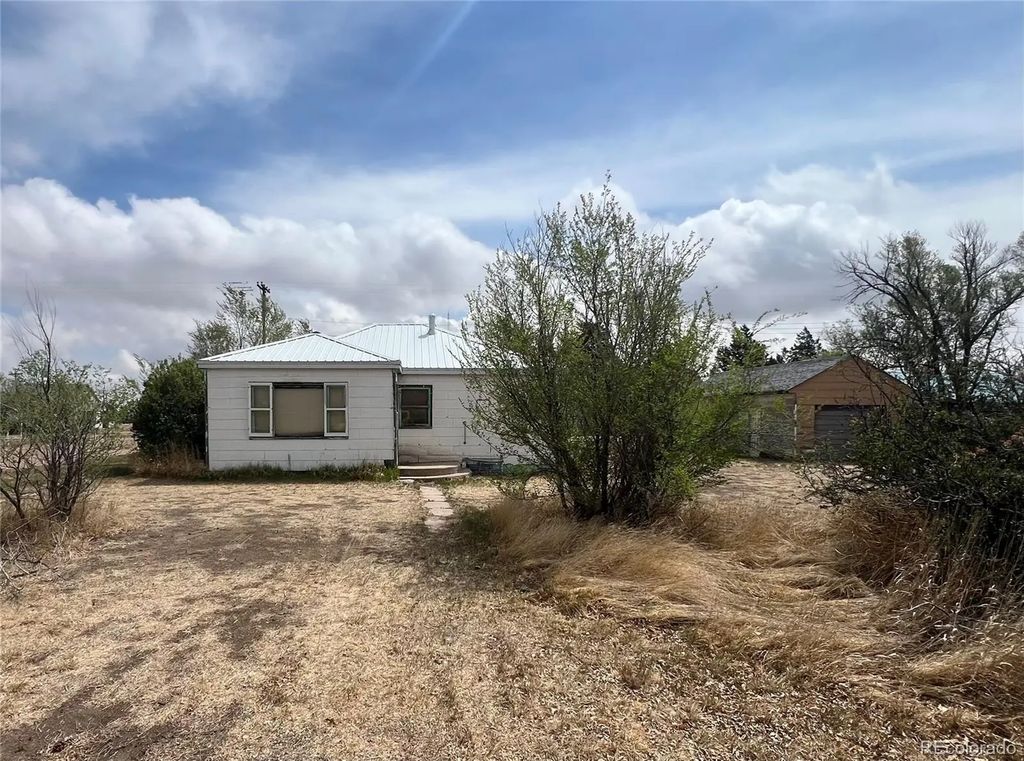 324 Elm Street, Arriba