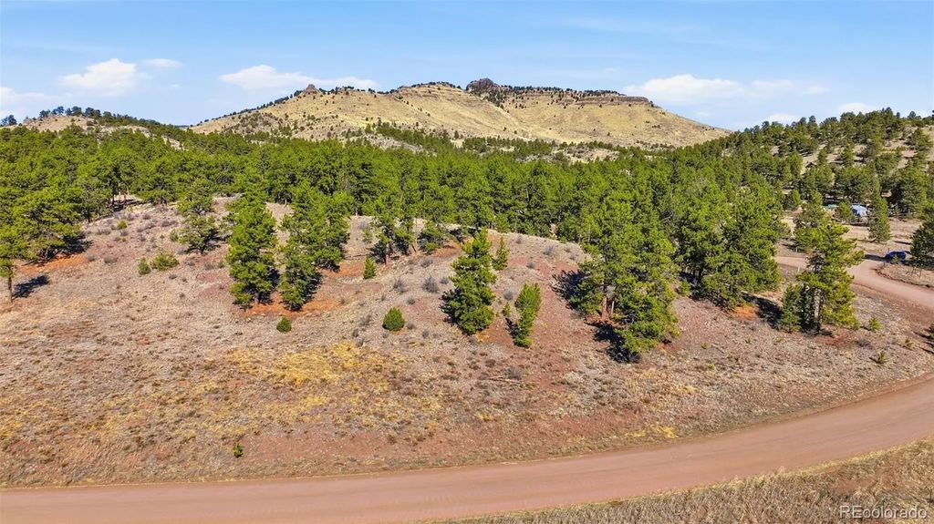 50 Stage Coach Road, Guffey