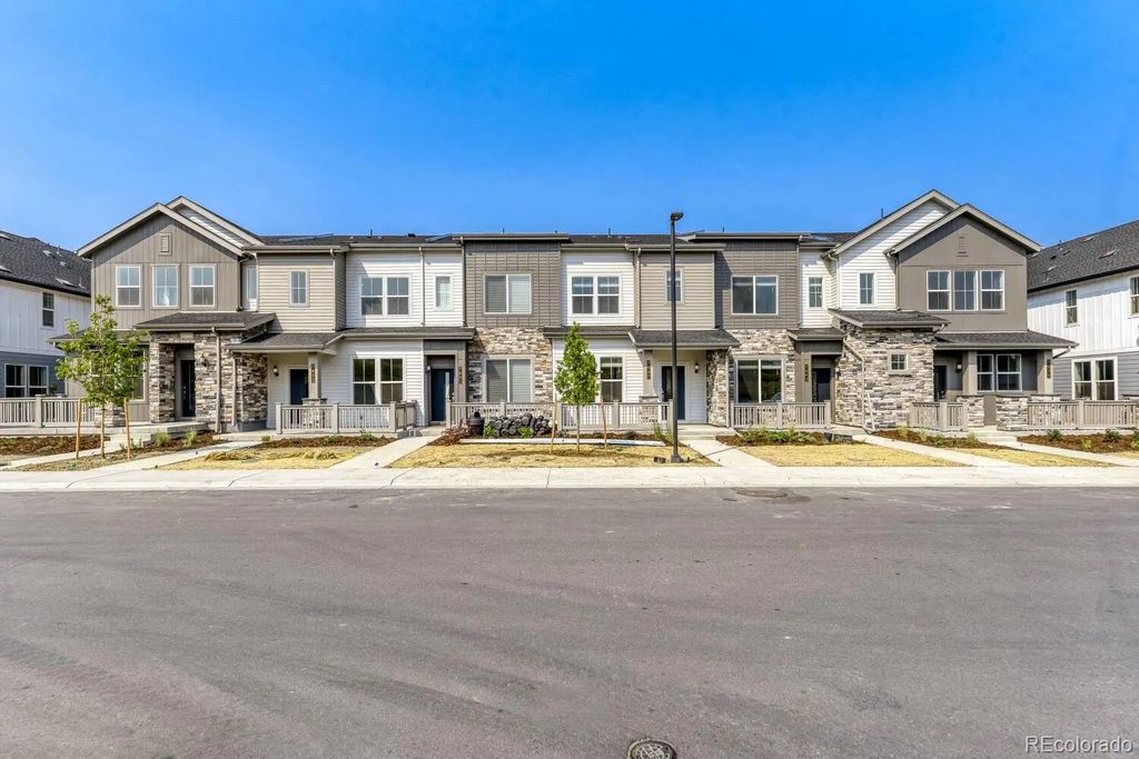 7639 S Mobile Way, Centennial