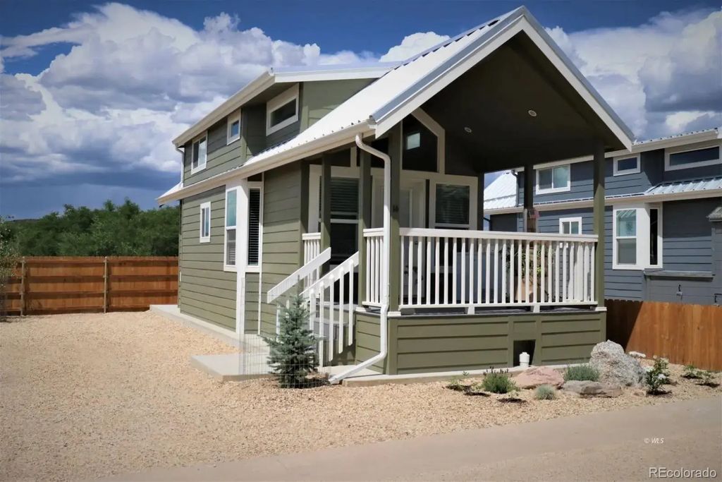 325 E Main Street, Silver Cliff