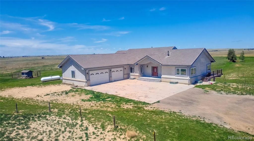 58989 E Chenango Place, Strasburg