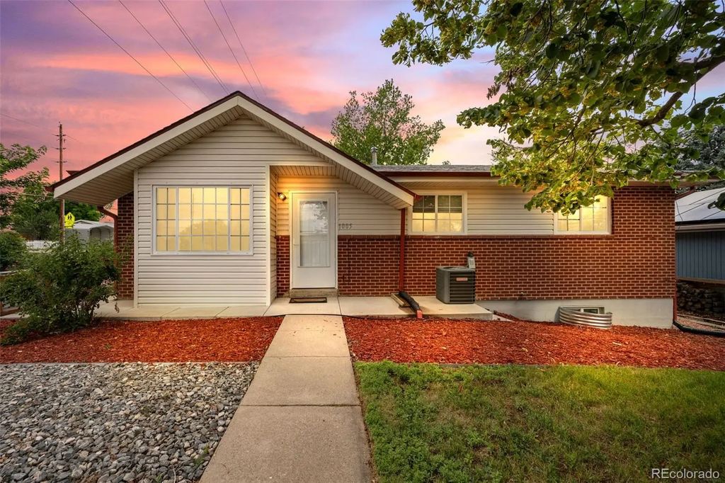 1005 Moss Street, Golden