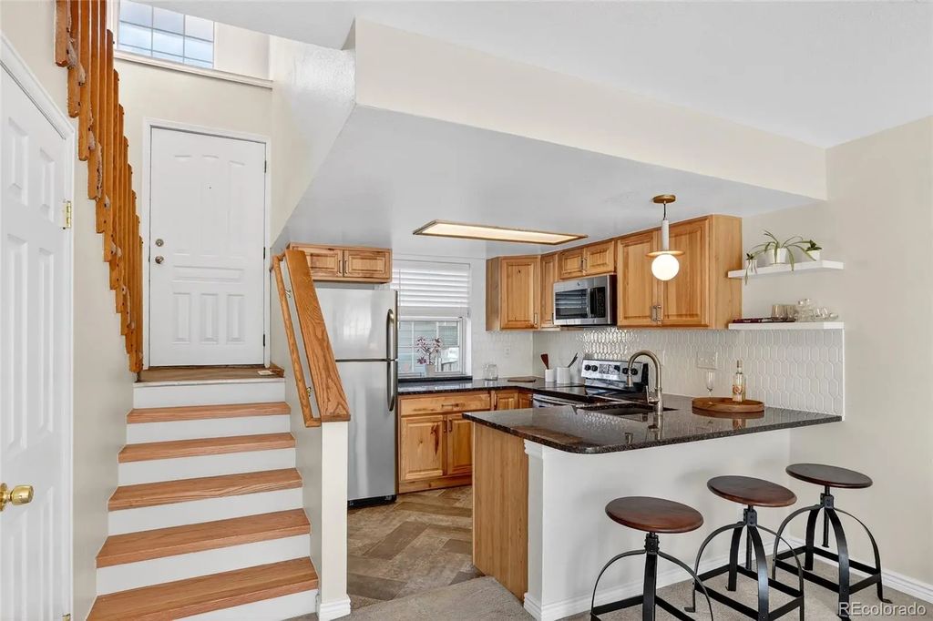 9463 Lou, Thornton