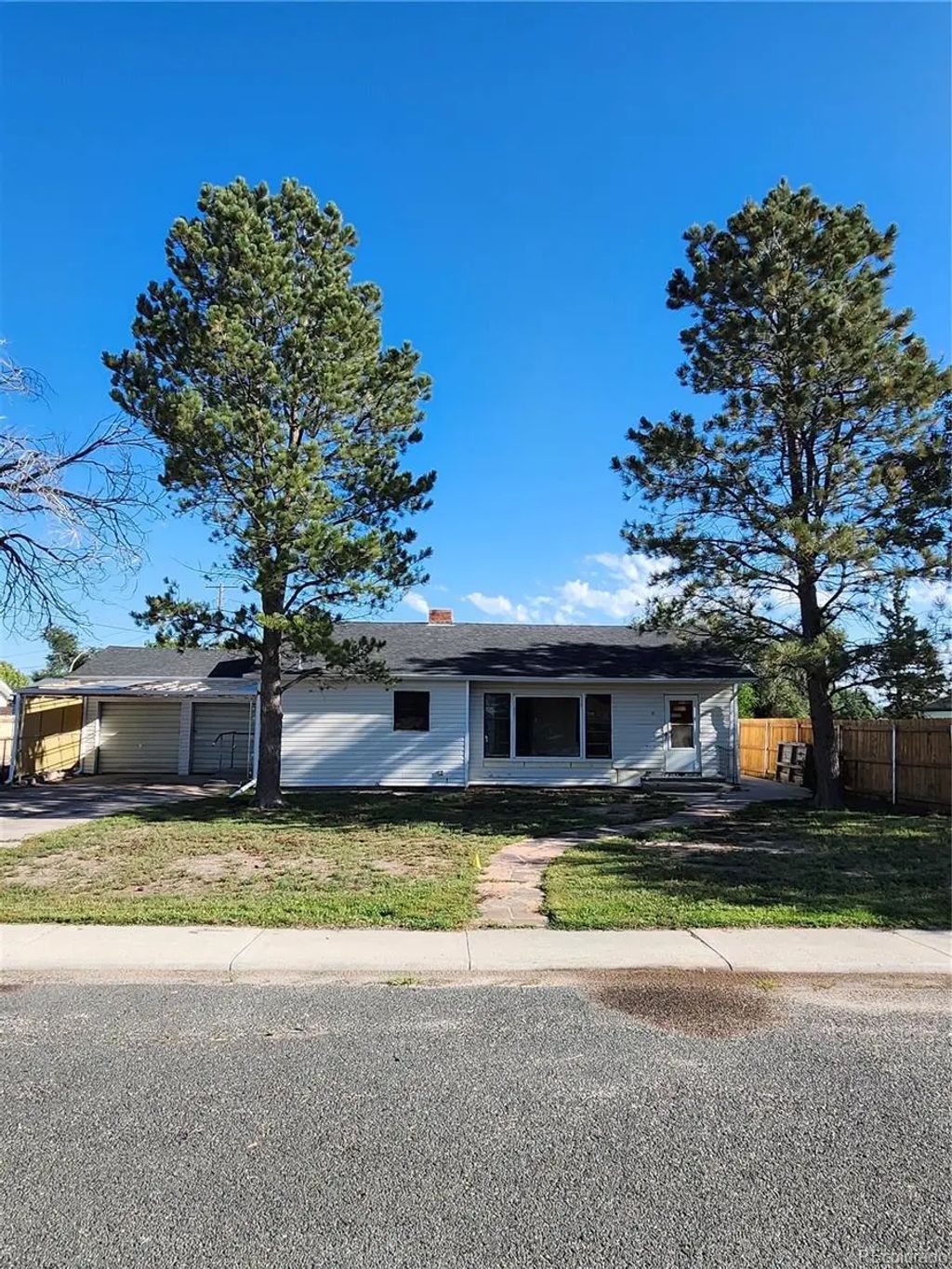 1134 4th Street, Limon