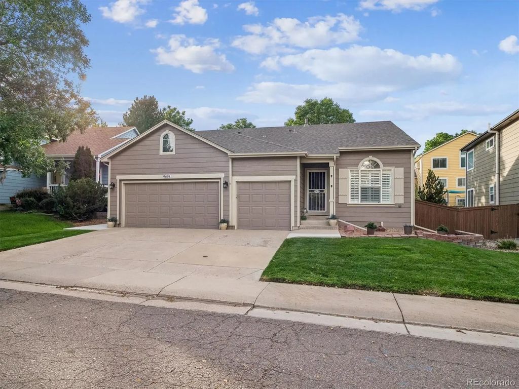 9669 Sydney Lane, Highlands Ranch