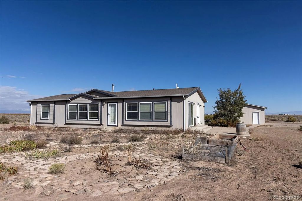 3211 Lane 2 North, Mosca