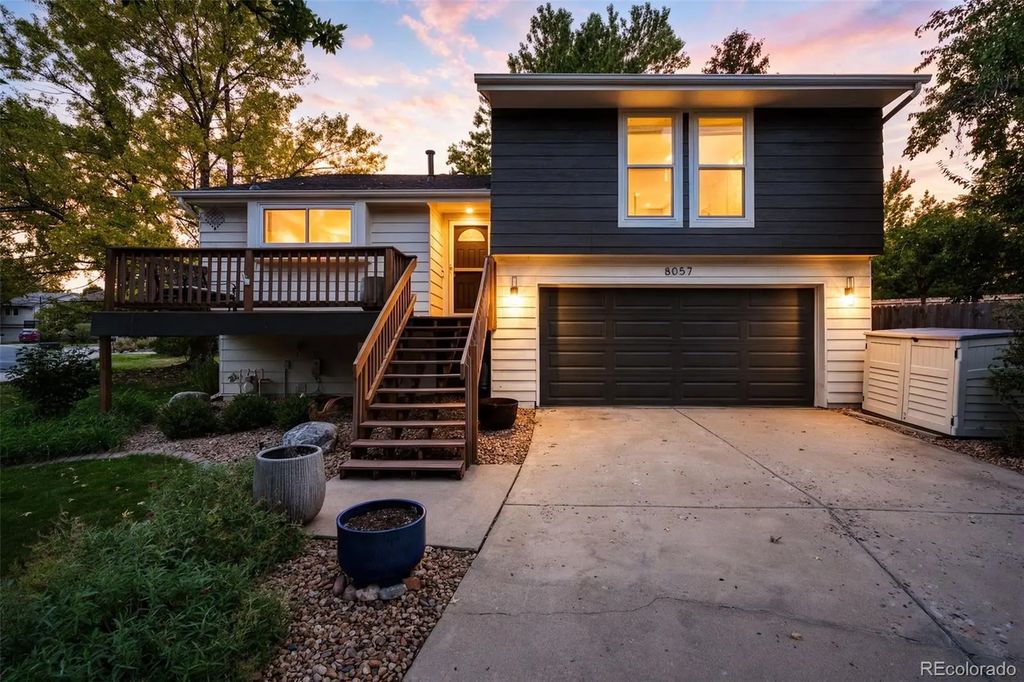 8057 S Newport Court, Centennial