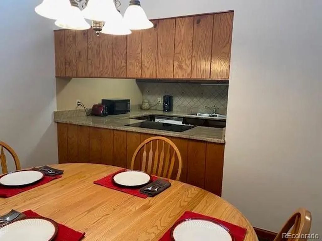 5534 S Greenwood Street, Littleton