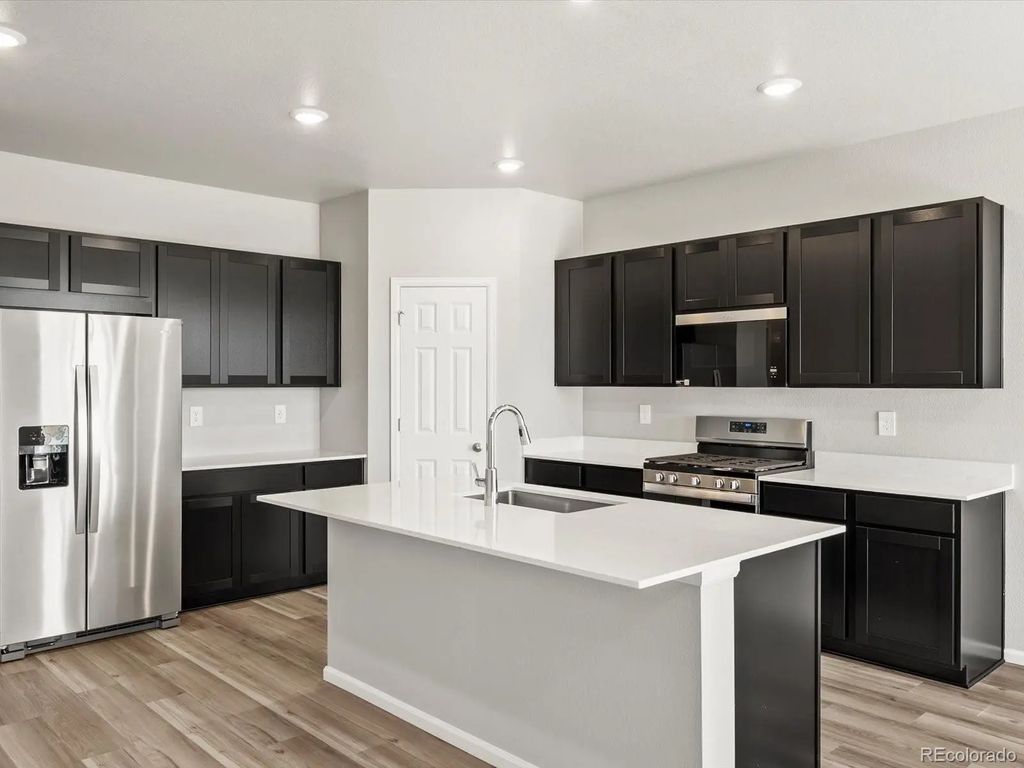 17446 E 89th Avenue, Commerce City