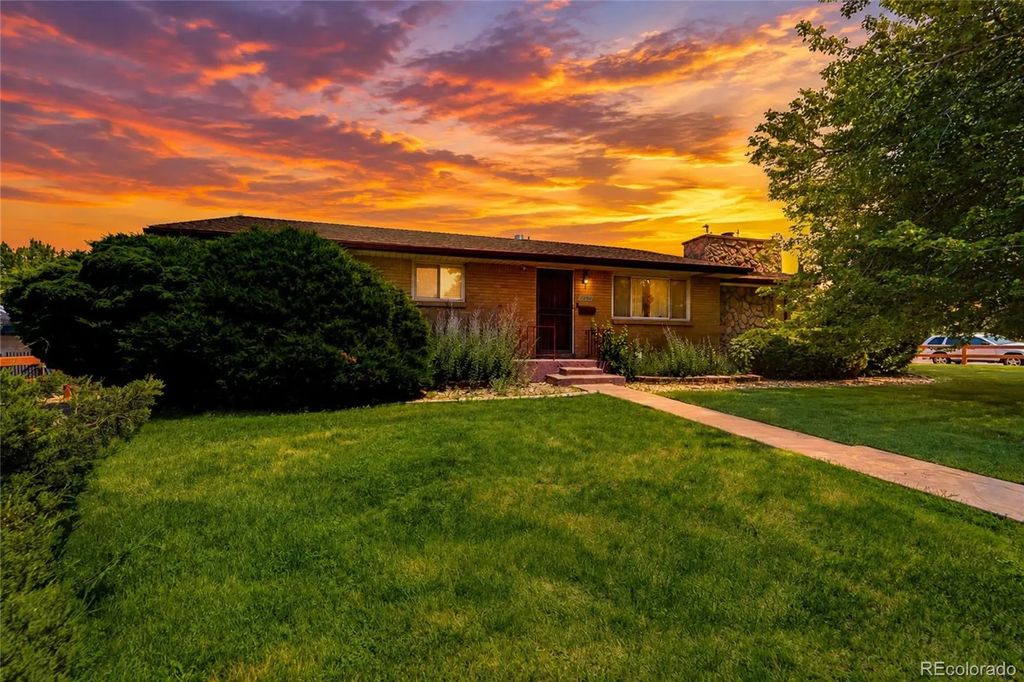 7290 S Penrose Court, Centennial