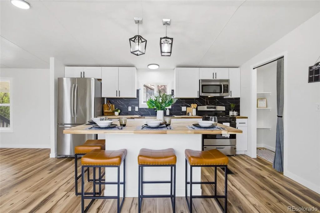 2551 W 92nd Avenue, Federal Heights